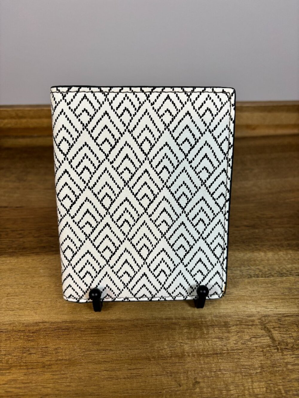 Fossil White Black Geometric Leather Passport Holder